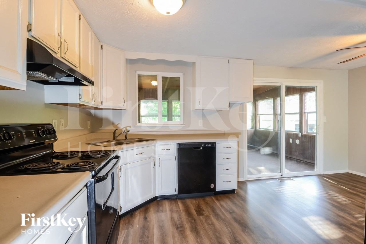 6830 Littleton Dr - Photo 4 of 16