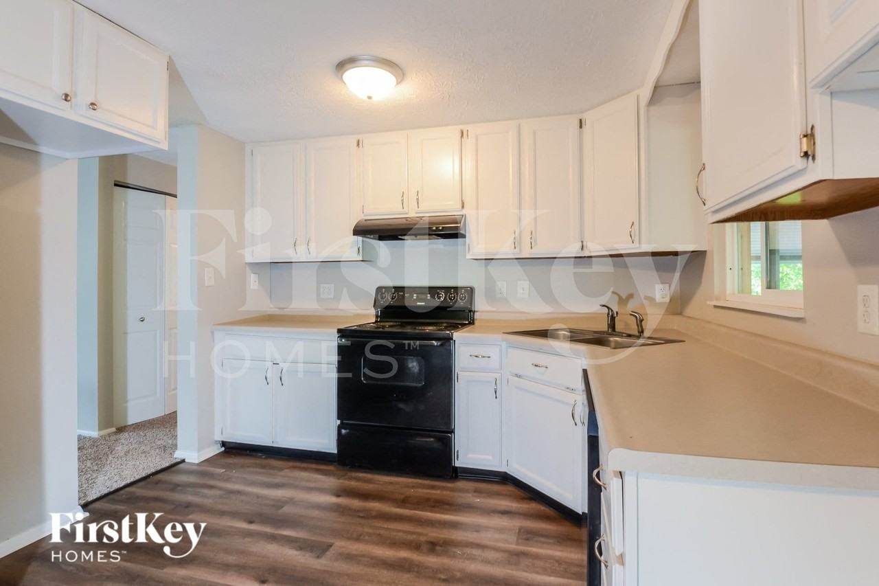 6830 Littleton Dr - Photo 5 of 16