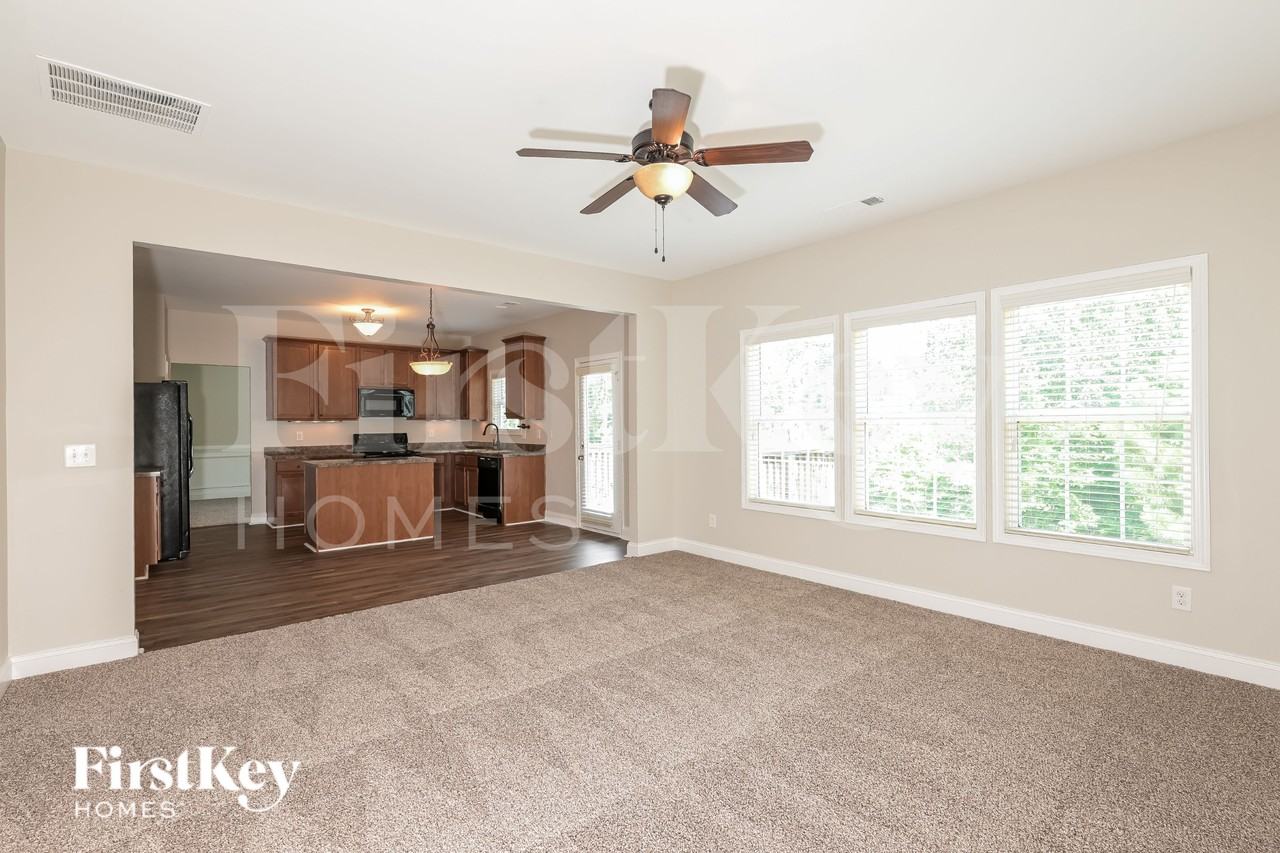6275 Cove Creek Dr - Photo 3 of 16