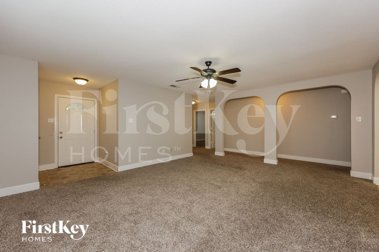 607 Lentisco Dr - Photo 2 of 16