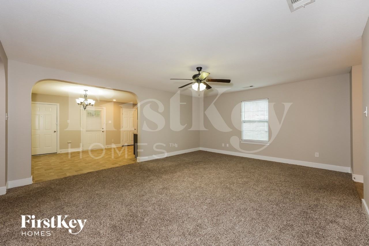 607 Lentisco Dr - Photo 3 of 16