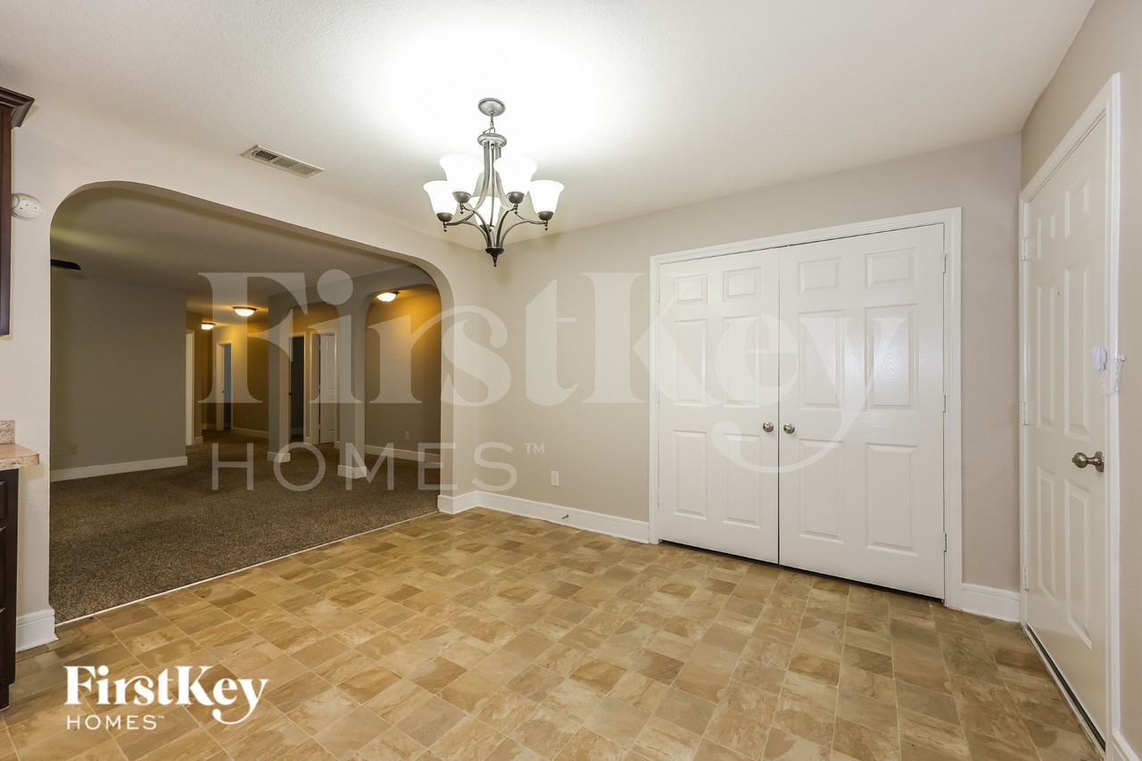 607 Lentisco Dr - Photo 4 of 16