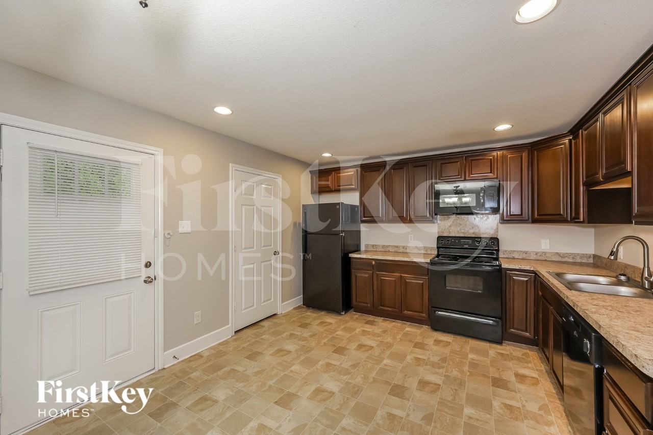 607 Lentisco Dr - Photo 6 of 16