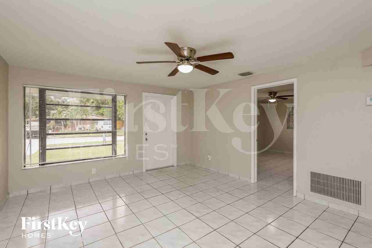 5826 N Farragut Dr - Photo 2 of 15