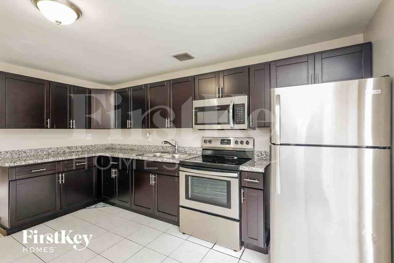 5826 N Farragut Dr - Photo 6 of 15