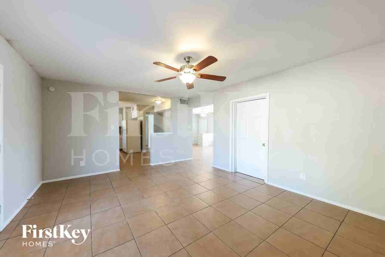 5702 N 19th Dr - Photo 3 of 16