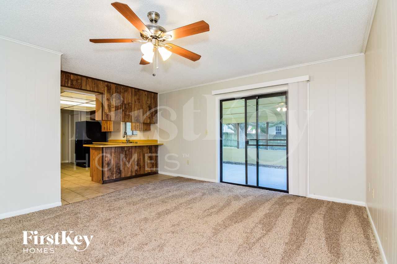 5017 Kingswood Dr - Photo 4 of 16
