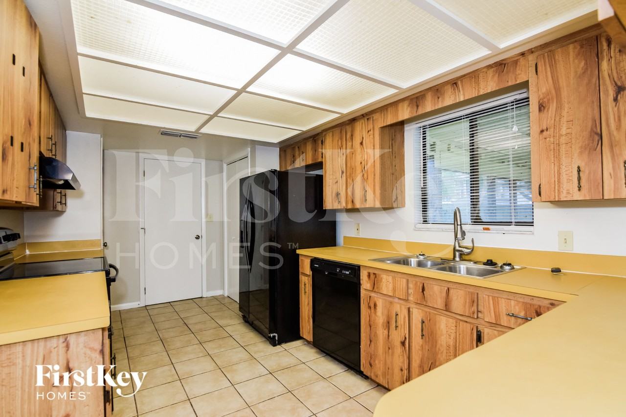 5017 Kingswood Dr - Photo 5 of 16