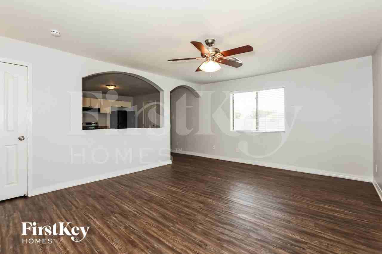 4739 E Sunland Ave - Photo 3 of 16
