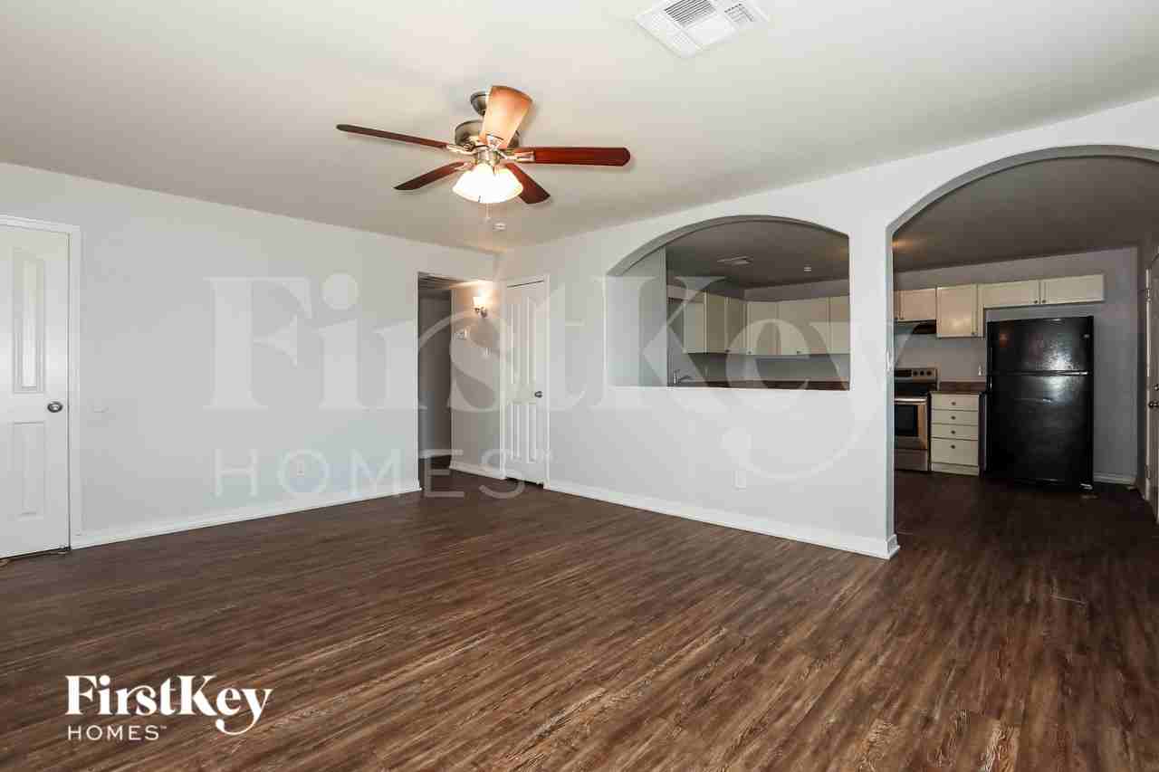 4739 E Sunland Ave - Photo 4 of 16