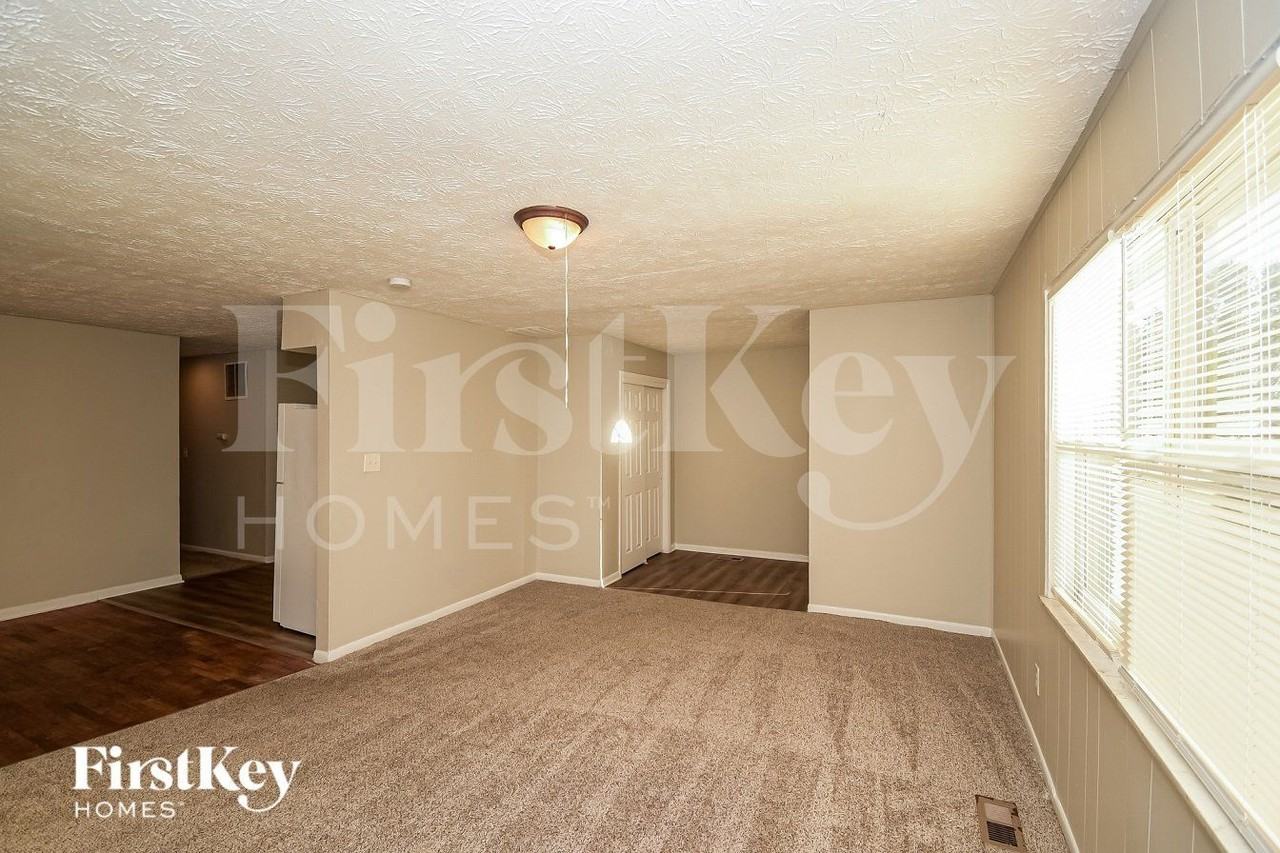 4601 N Richardt Ave - Photo 4 of 19