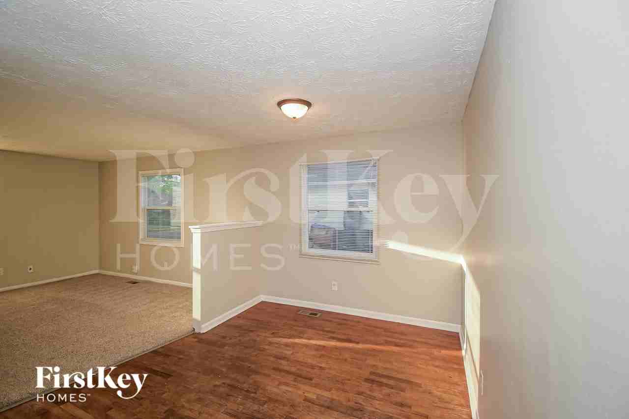 4601 N Richardt Ave - Photo 5 of 19