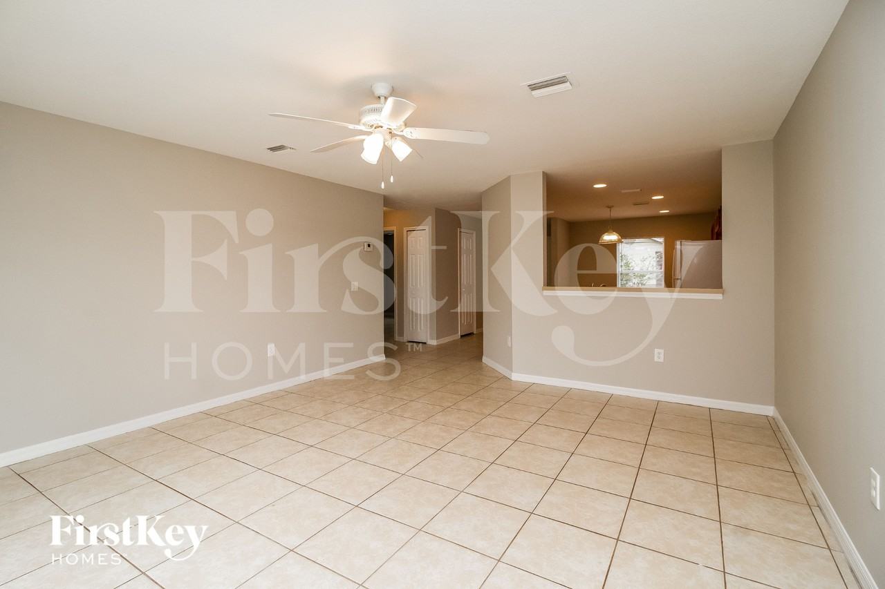 421 Dove Dr - Photo 5 of 16