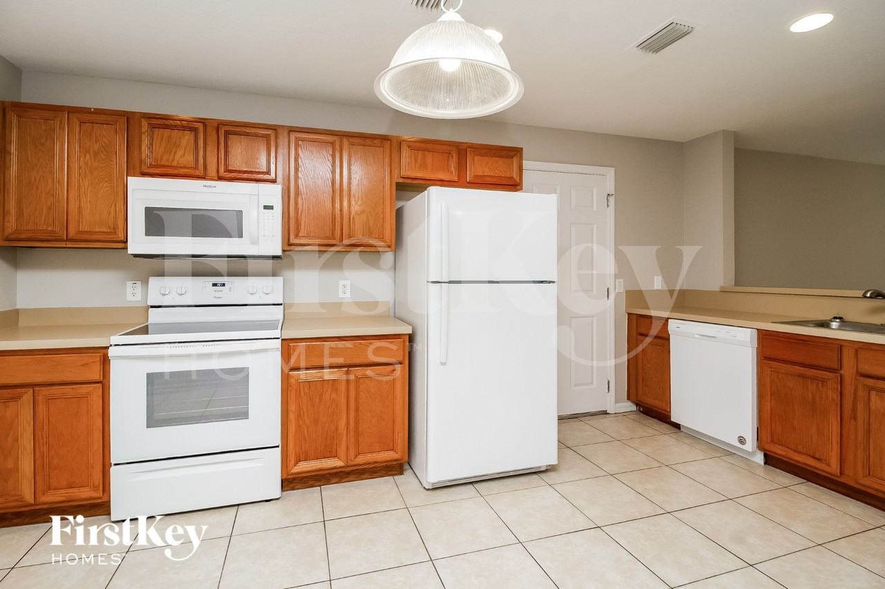 421 Dove Dr - Photo 6 of 16