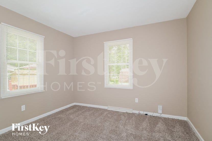 42 Mercury Dr - Photo 5 of 16