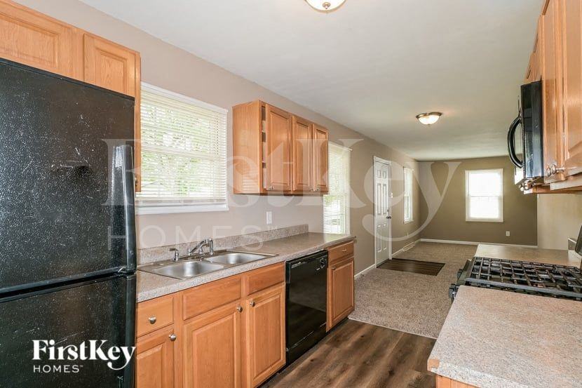 42 Mercury Dr - Photo 7 of 16