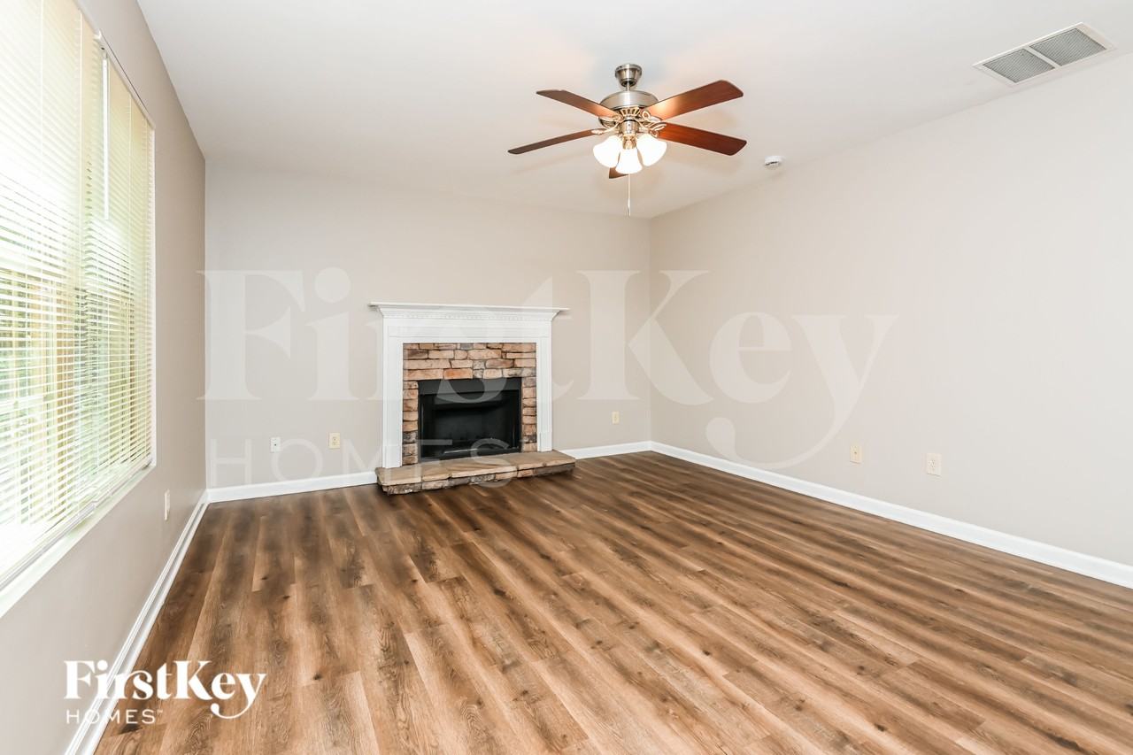380 Pine Tree Dr - Photo 2 of 16