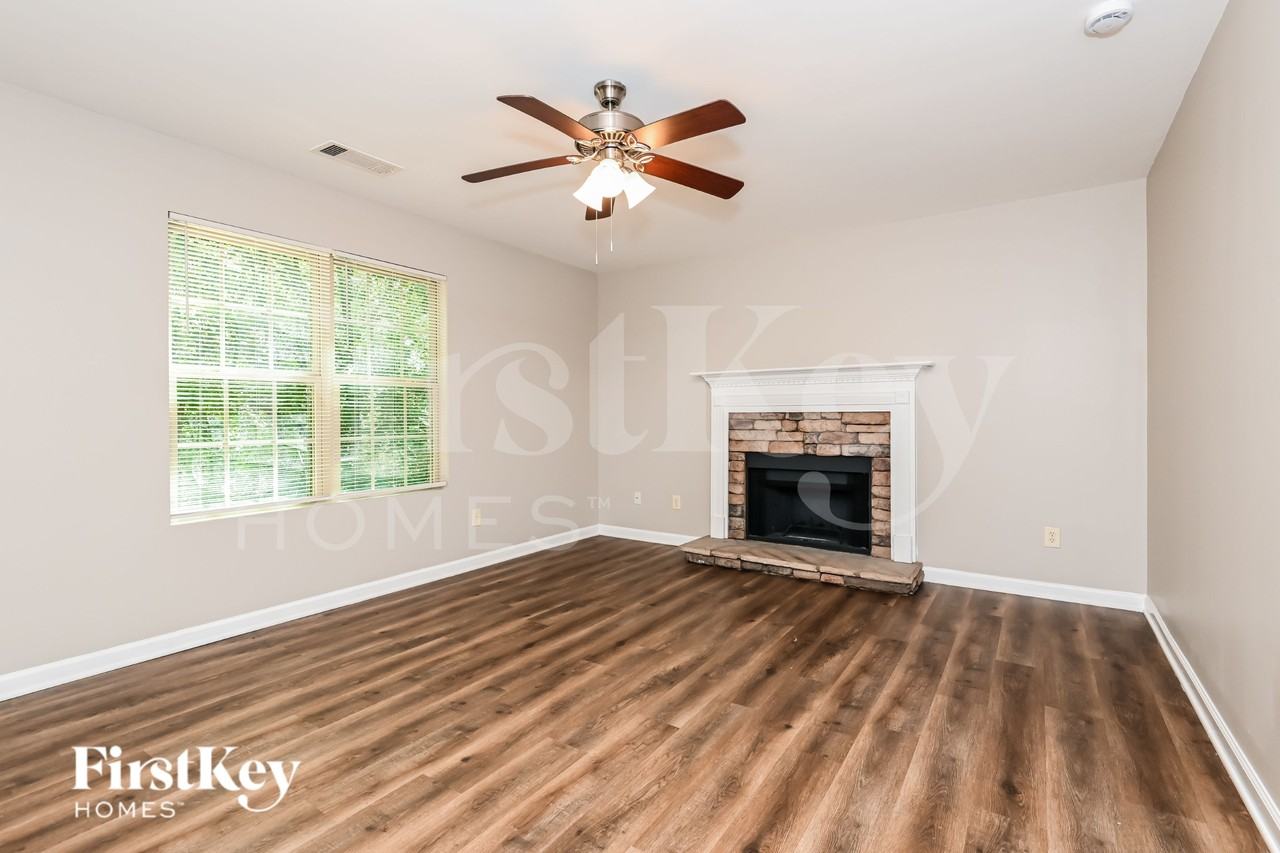 380 Pine Tree Dr - Photo 3 of 16
