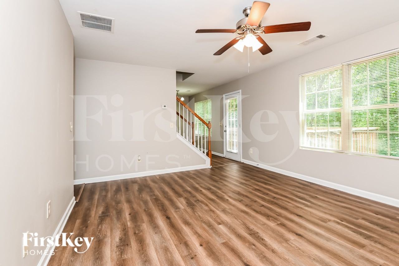 380 Pine Tree Dr - Photo 4 of 16