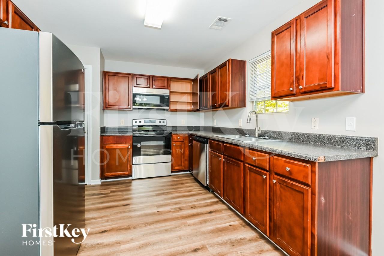 380 Pine Tree Dr - Photo 6 of 16