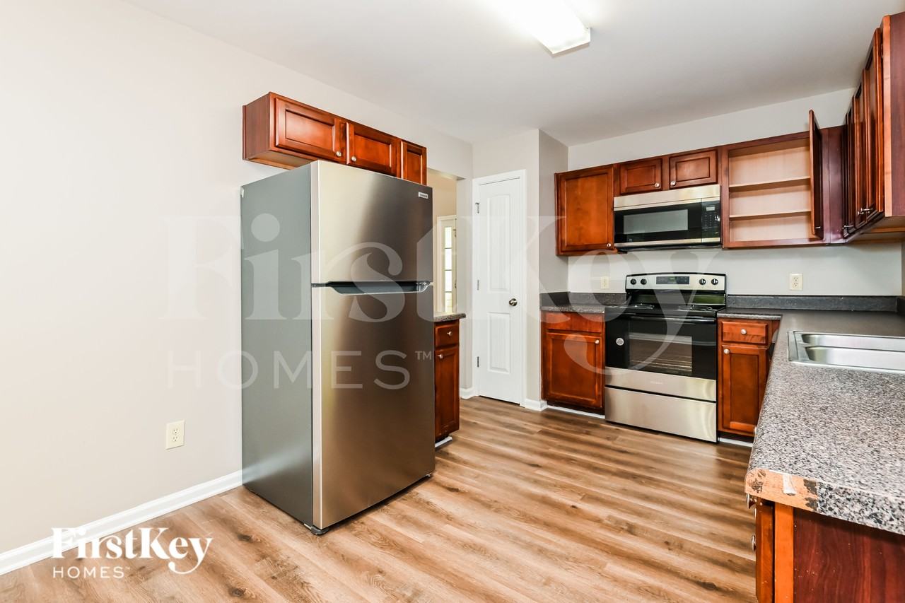 380 Pine Tree Dr - Photo 7 of 16