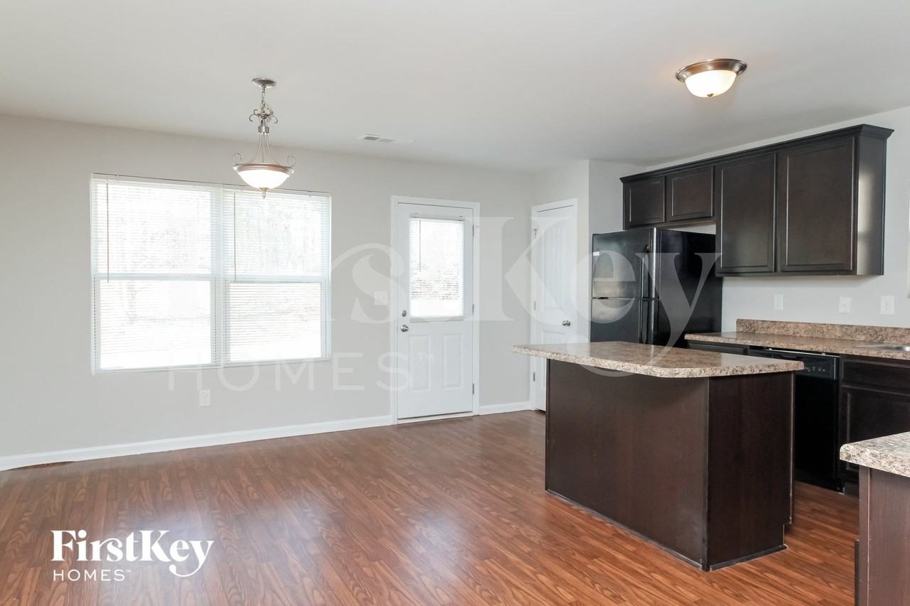 35 Riviera Dr - Photo 5 of 15