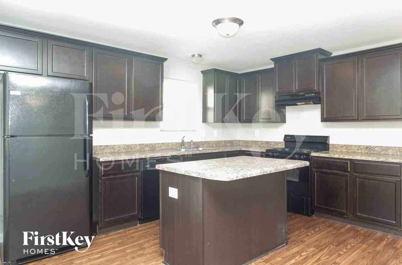 35 Riviera Dr - Photo 6 of 15