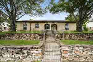 featured image of 3417 Willowcrest Dr
