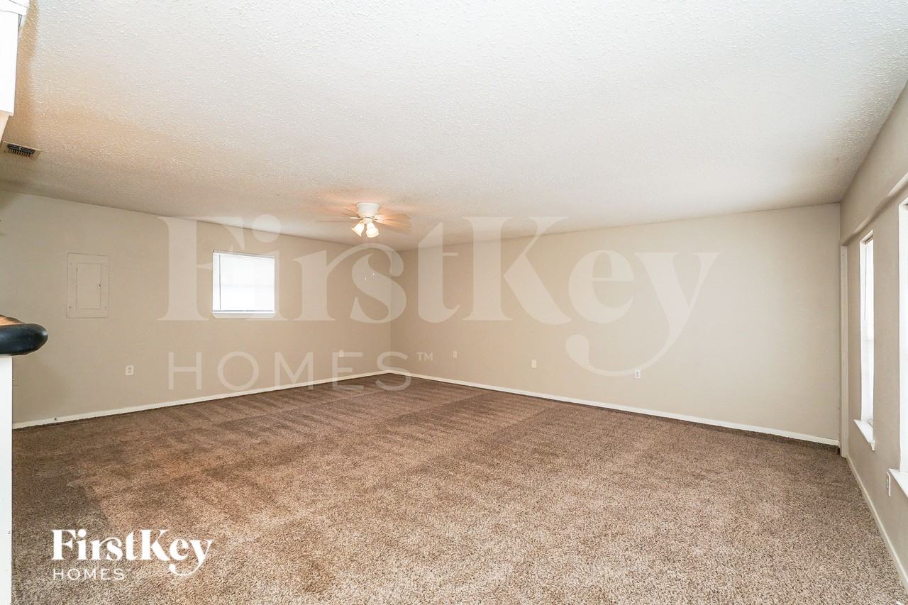 3417 Willowcrest Dr - Photo 2 of 19