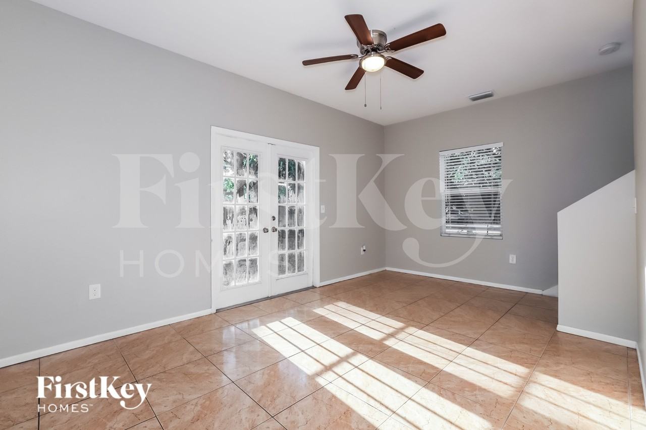 2916 N Jefferson St - Photo 2 of 20