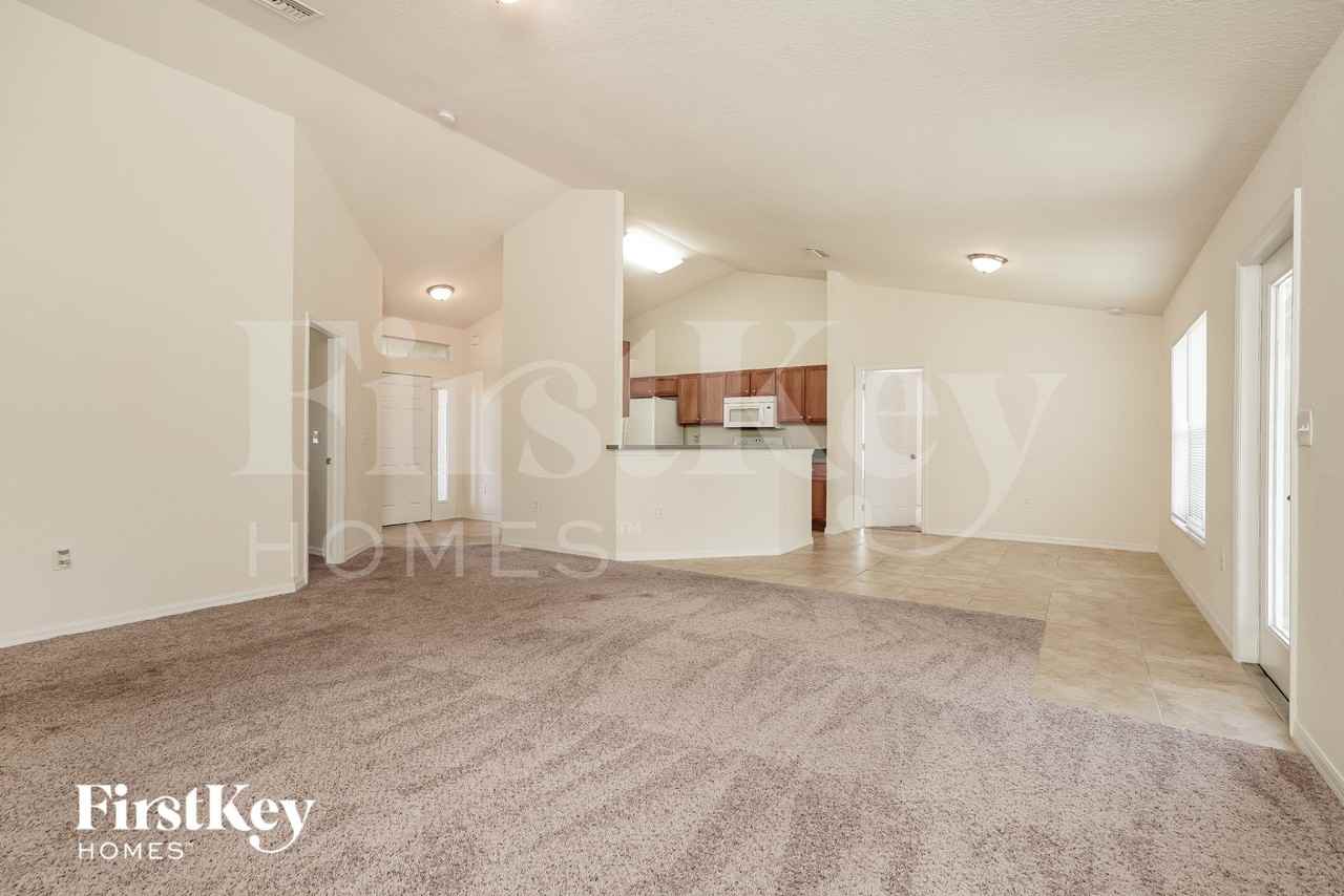 2819 34th St Sw - Photo 4 of 16