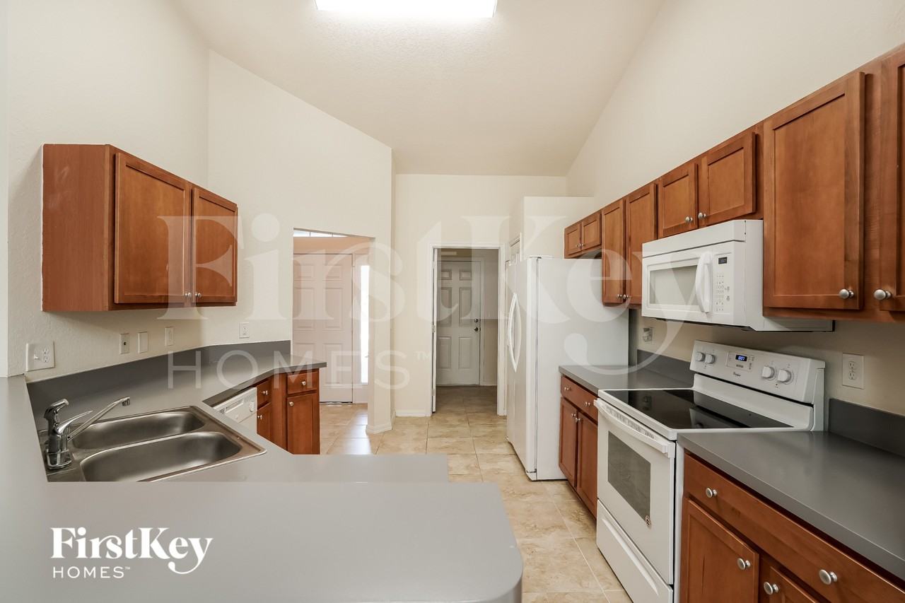 2819 34th St Sw - Photo 5 of 16