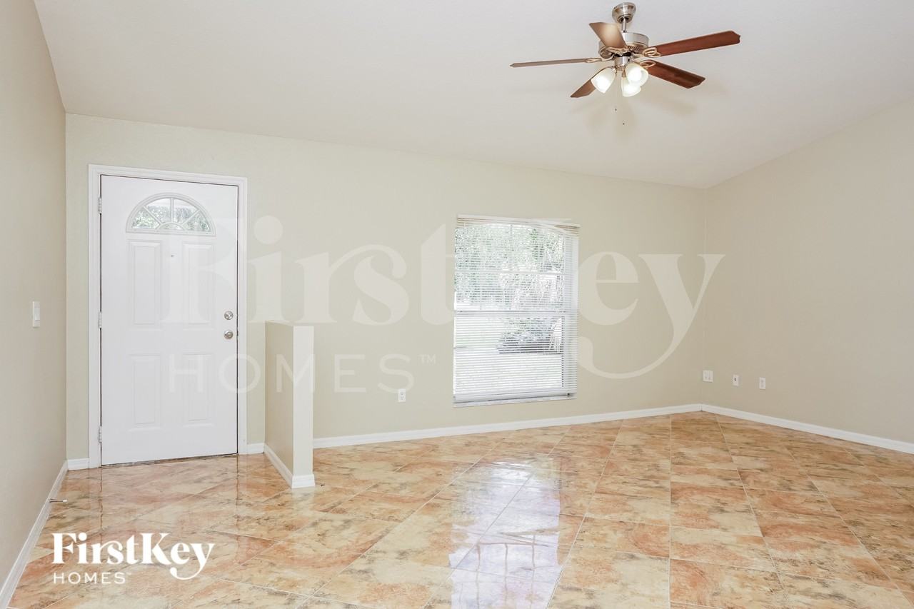 2476 Parrot St - Photo 3 of 20