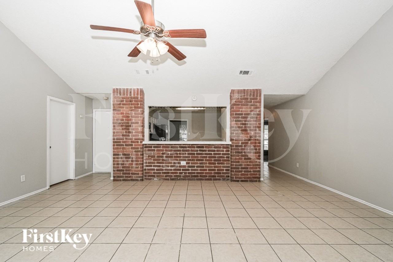 24119 Lone Elm Dr - Photo 2 of 19