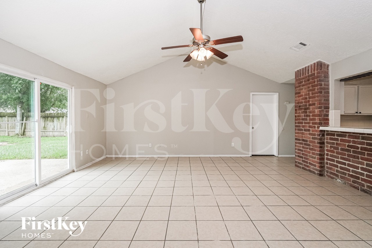 24119 Lone Elm Dr - Photo 3 of 19