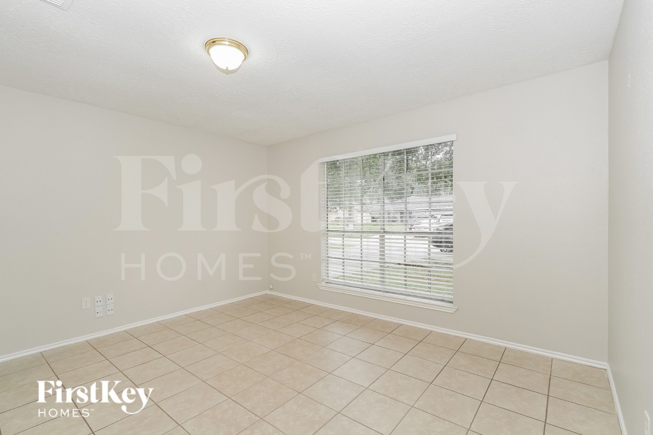 24119 Lone Elm Dr - Photo 7 of 19