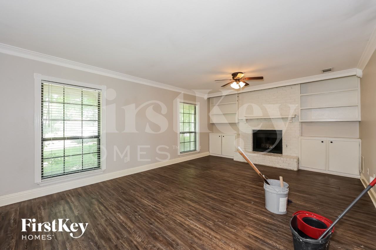 213 Ripplewood Dr - Photo 2 of 16