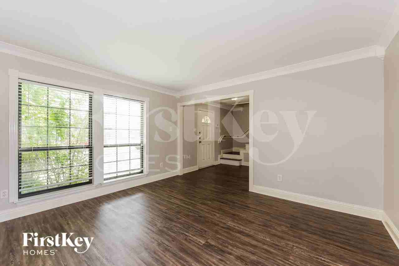 213 Ripplewood Dr - Photo 4 of 16