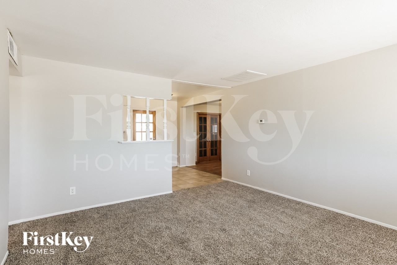 2114 W Sunnyside Ave - Photo 3 of 16