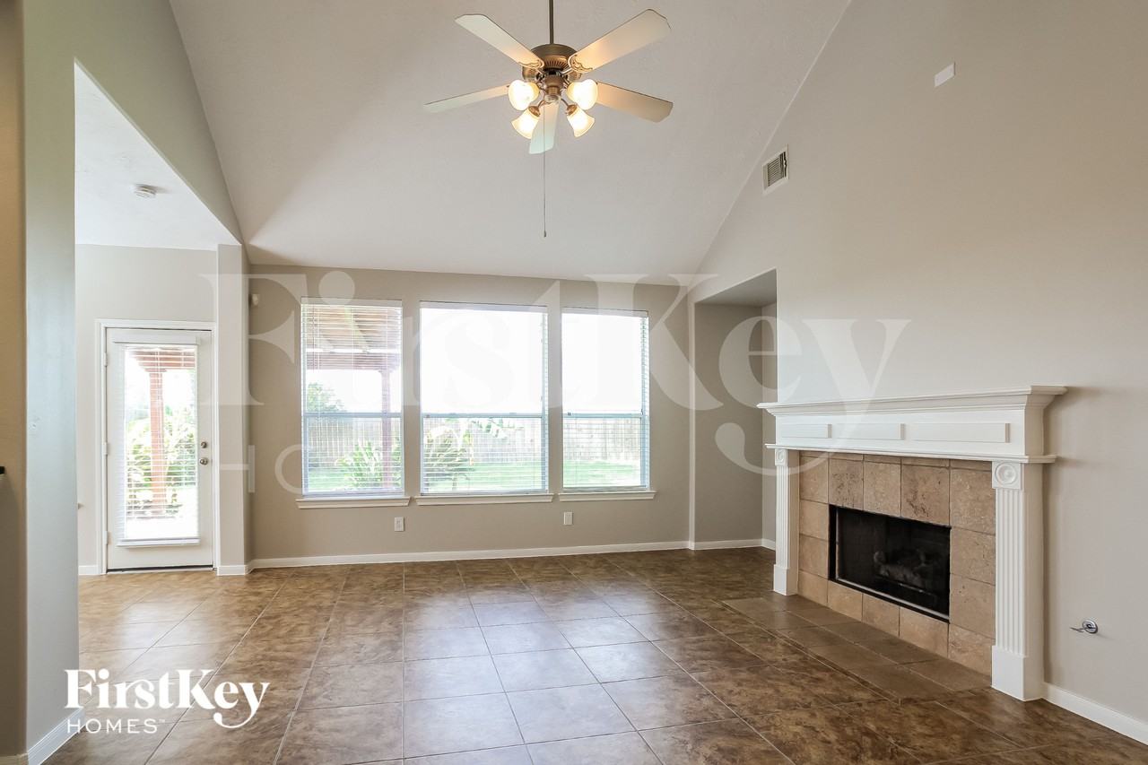 20746 Oakhurst Trails Dr - Photo 3 of 16