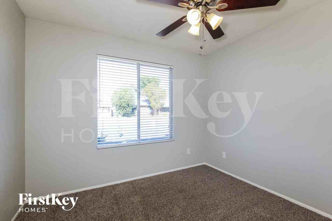 2041 W Windrose Dr - Photo 7 of 15