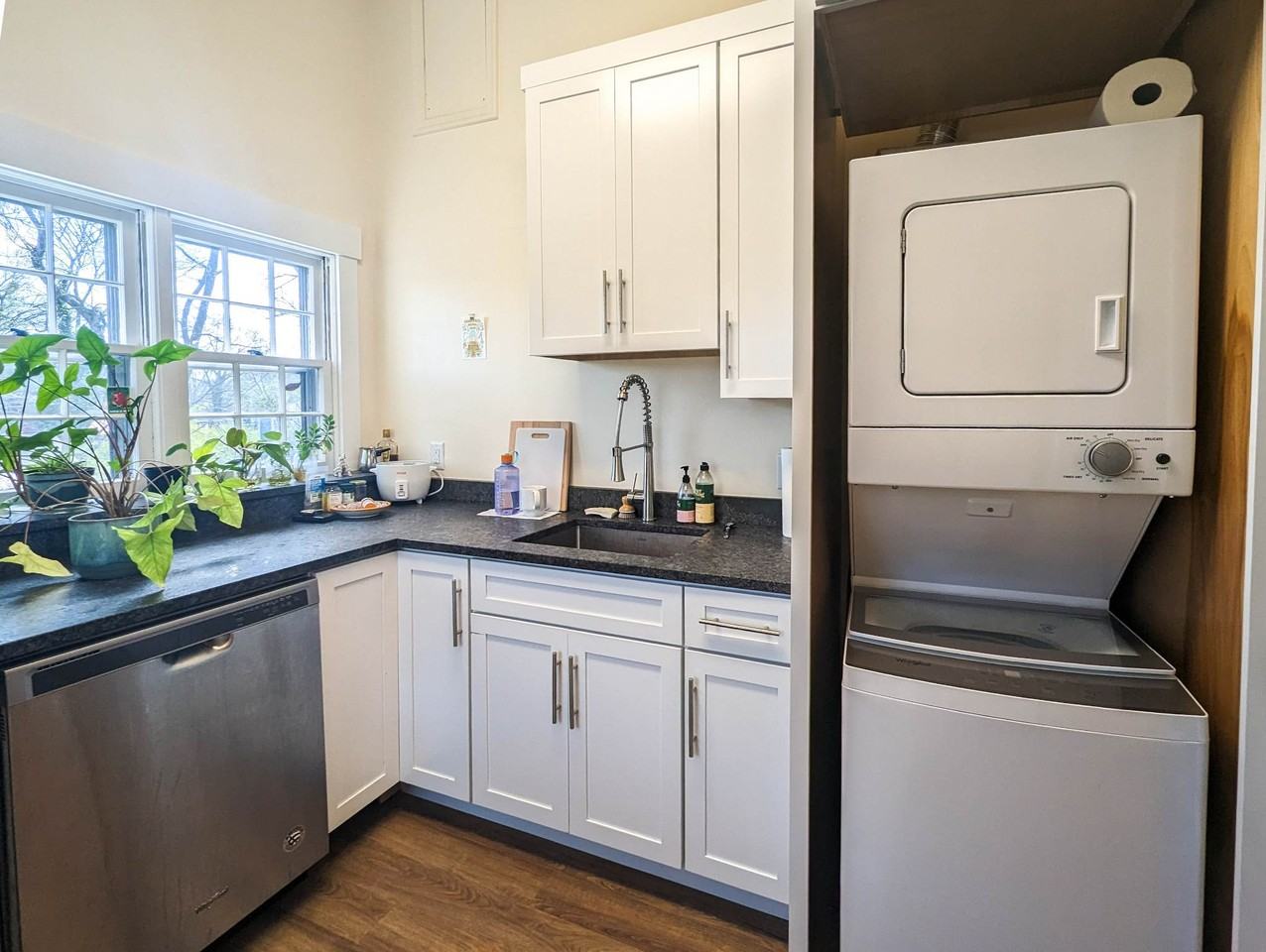 128 Goodman St #B - Photo 6 of 12