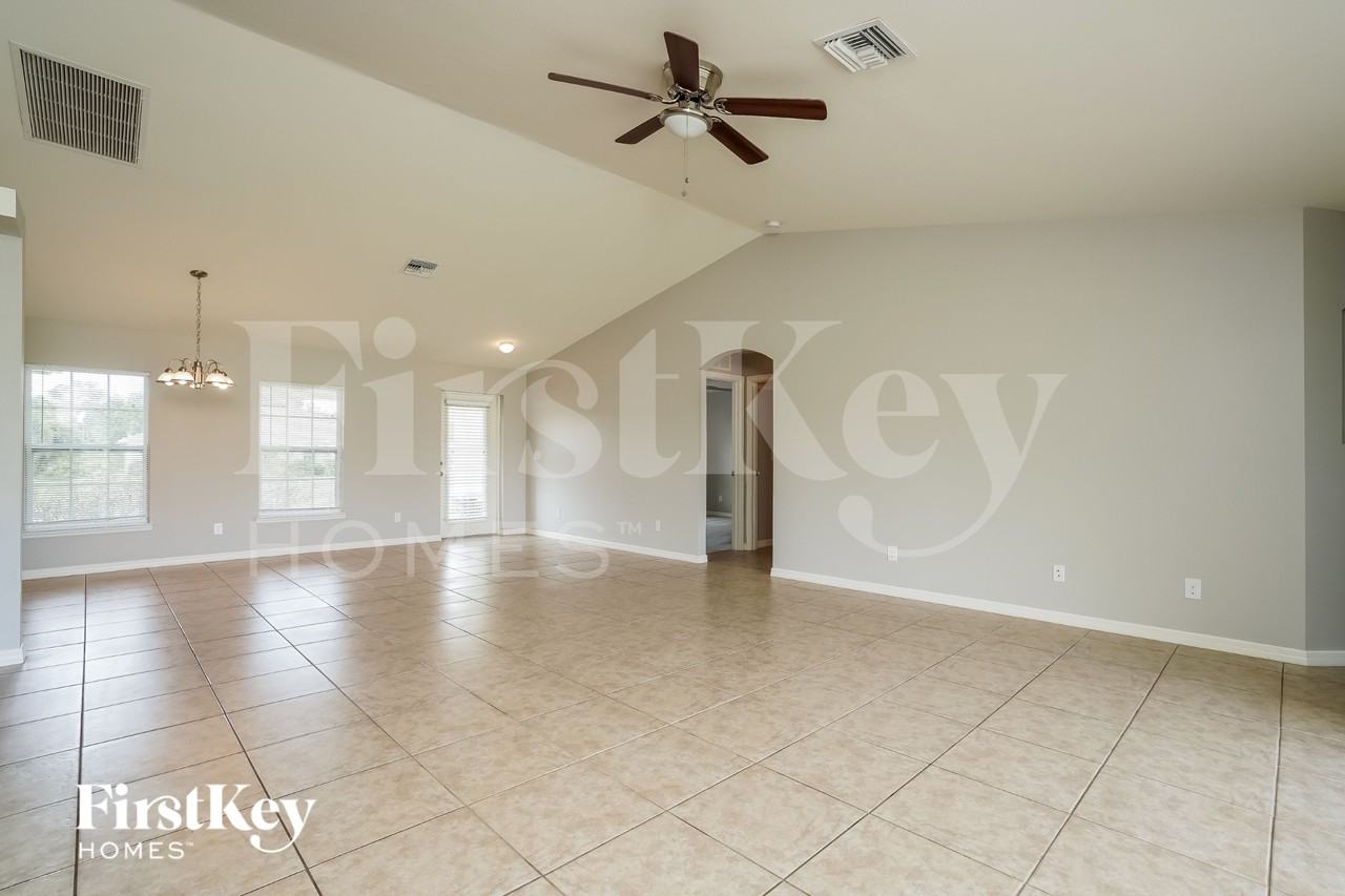 1719 Nwln - Photo 3 of 16