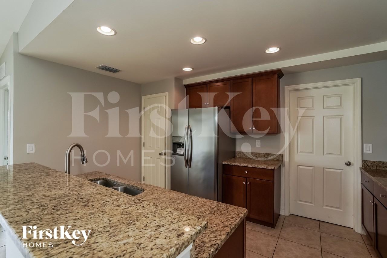 1719 Nwln - Photo 4 of 16