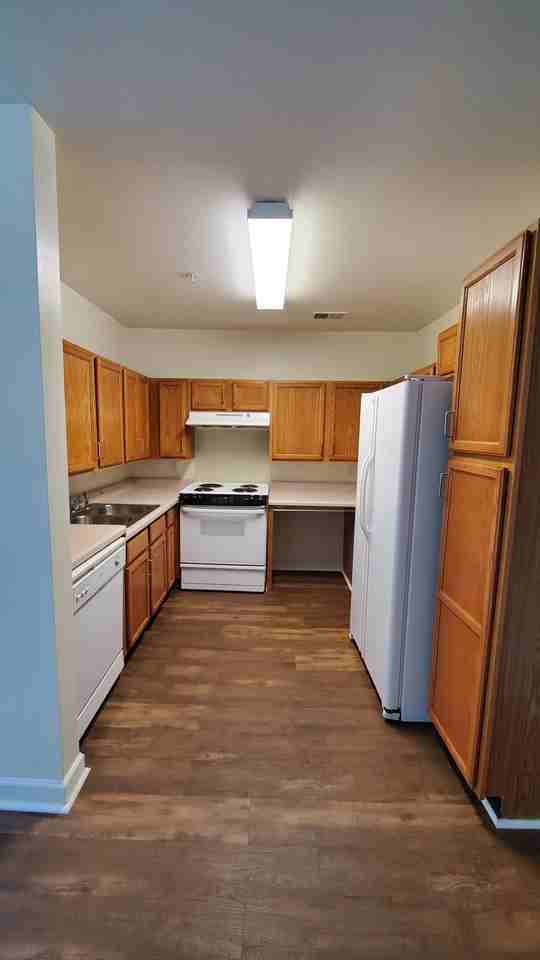 600 E 8th St - Photo 2 of 11