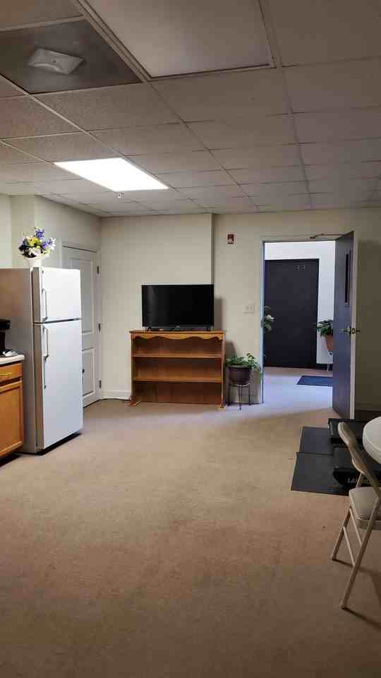 600 E 8th St - Photo 5 of 11
