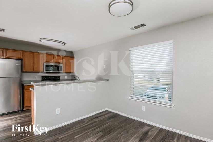 1604 Alcazar Plz - Photo 3 of 15