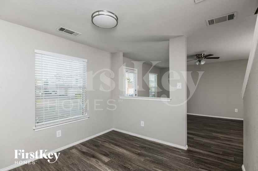 1604 Alcazar Plz - Photo 4 of 15