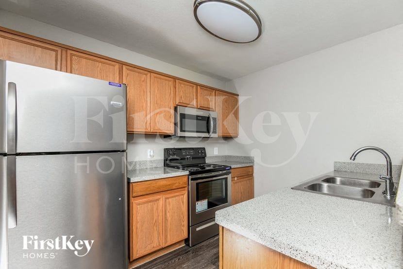 1604 Alcazar Plz - Photo 5 of 15