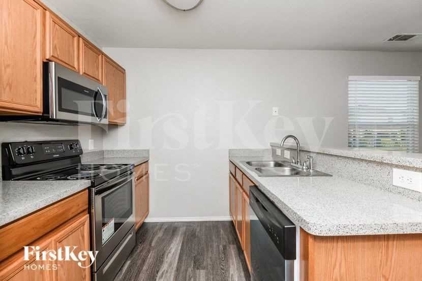 1604 Alcazar Plz - Photo 6 of 15